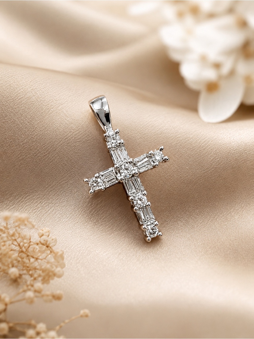 14k White Gold Round & Baguette Diamond 0.33ct Cross Pendant ✨✨